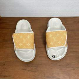 Picture of Louis Vuitton Slippers _SKULVsz39-45FF0902253